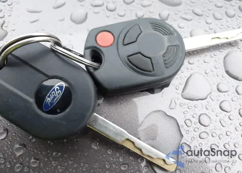 2013 Ford Escape S z USA, uszkodzony, nr VIN 1FMCU0F76DUA19653